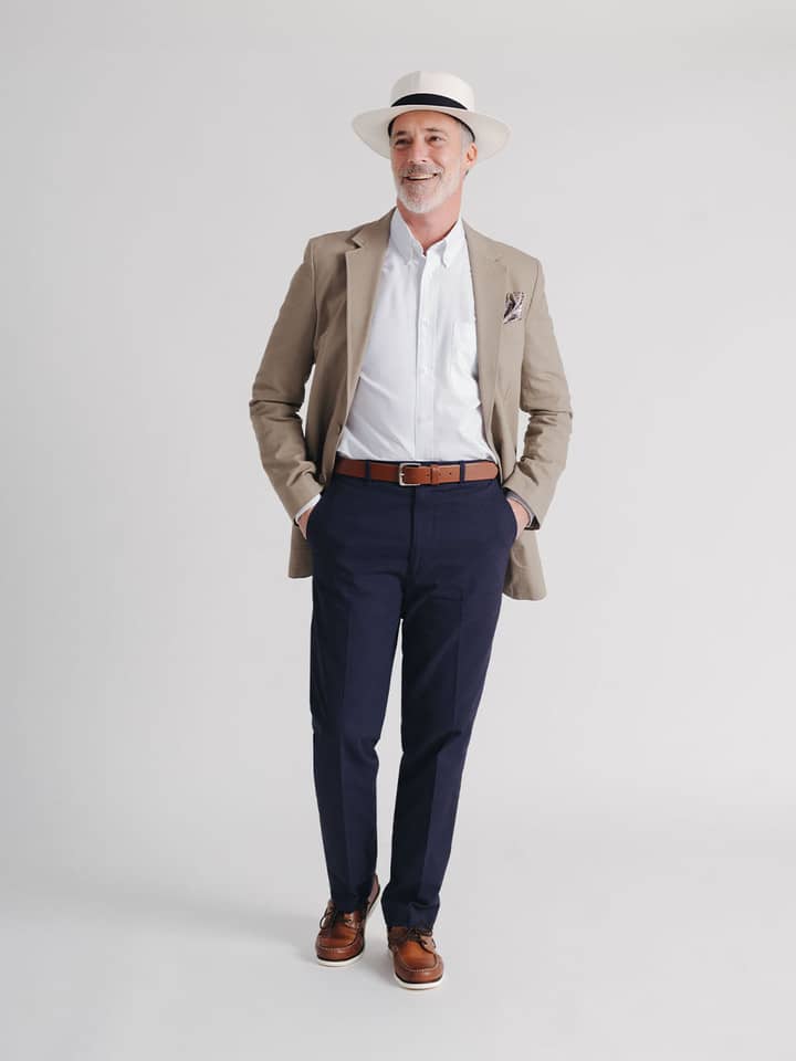 Herrenhose in Marineblau mit flacher Vorderseite