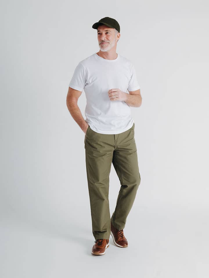 Herrenhose in Olivgrün mit Kordelzug und Khaki-Bund
