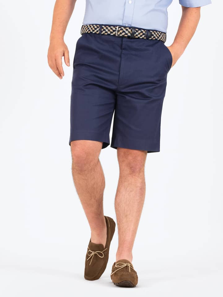 Herren-Shorts aus marineblauer Baumwolle mit Stretchanteil und flacher Vorderseite in Khaki