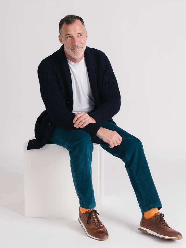 Herrenhose aus blauem, feinem Cord mit Kordelzug und elastischem Bund