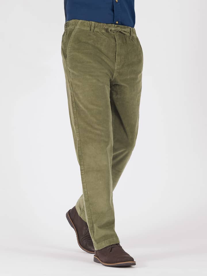 Herrenhose Lovat Green aus feinem Cord mit Kordelzug und elastischem Bund